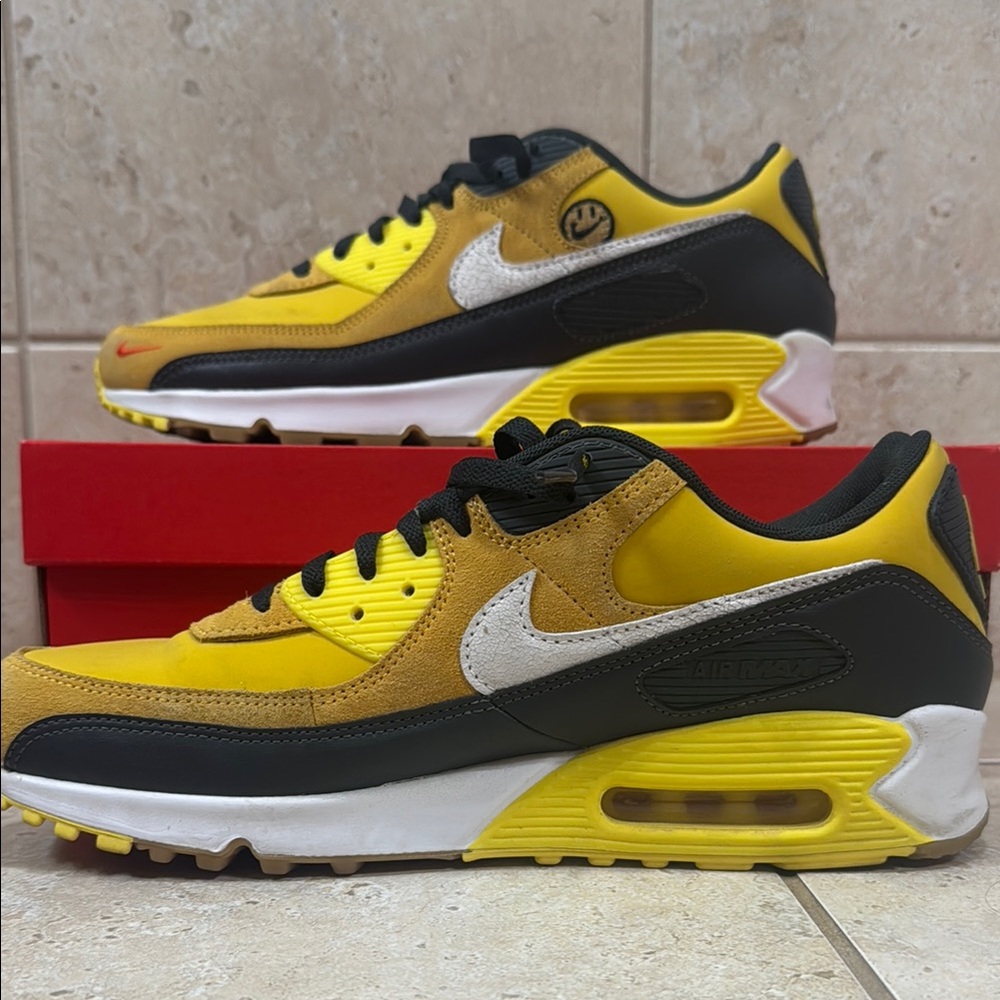 Nike AirMax 90s go the extra smile